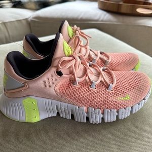 Nike Free Metcon 4  light orange   Hardly worn  size woman’s 10.5